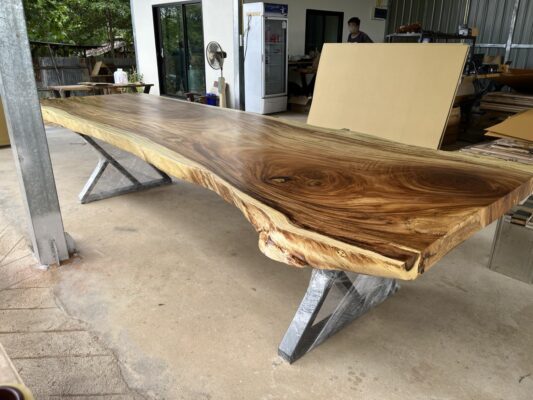 4 m live edge conference table