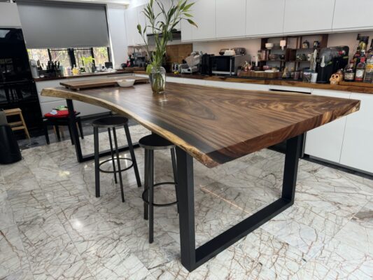 โต๊ะไม้แผ่น 1.3x3 เมตร