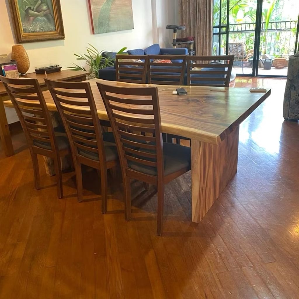 โต๊ะไม้สำหรับบ้านและวิลล่า