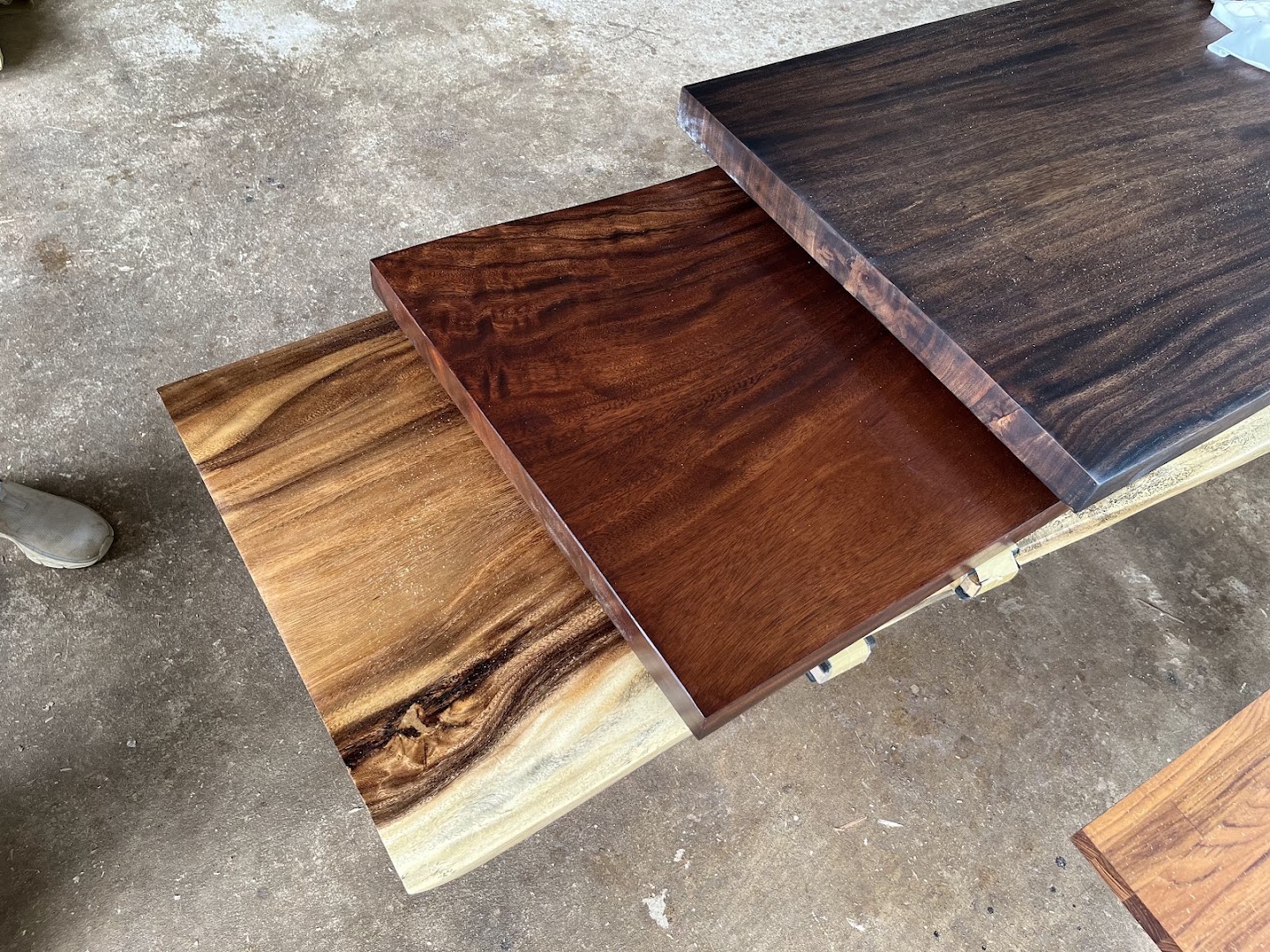ตัวอย่างโทนสีย้อมไม้จาก Blue Sea Wood